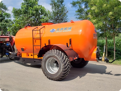內蒙古8噸液態(tài)廄肥撒施機